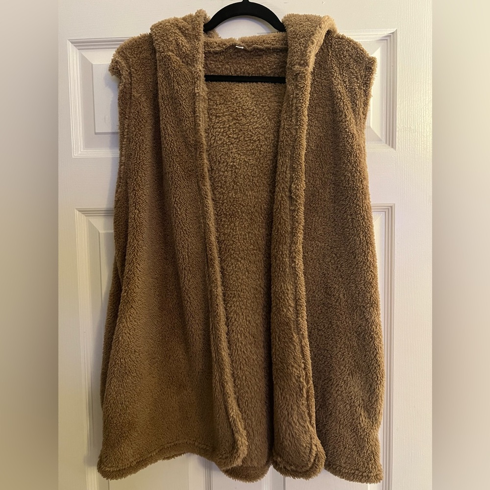 Women’s Sherpa Style Hooded Vest Color Camel Size 2X